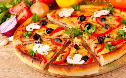 Пицца — вкусная еда для взрослых и детей
